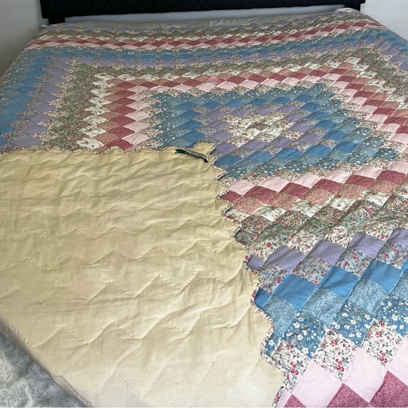 Arch Quilt Pastel Around The World Pattern with Scalloped Edges - Picture 7 of 14